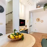 Palazzo Dama - Live Like A Local In Vecchia Lägenhet *