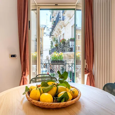 Palazzo Dama - Live Like A Local In Vecchia Apartment Bari