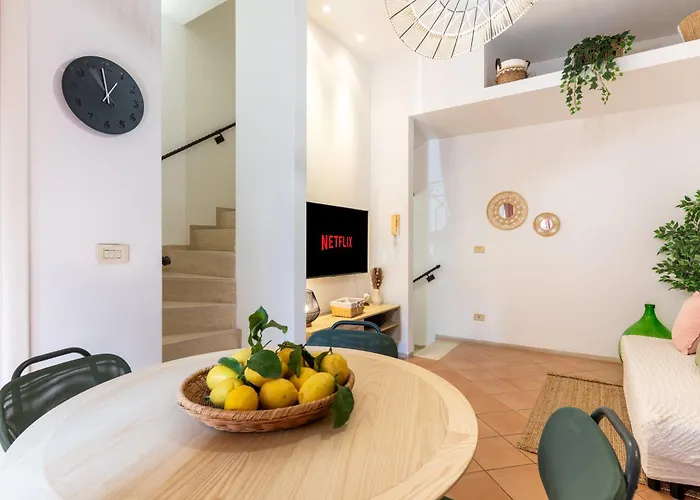 Palazzo Dama - Live Like A Local In Vecchia Appartamento *