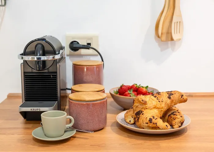 Palazzo Dama - Live Like A Local In Vecchia Appartamento