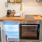 Palazzo Dama - Live Like A Local In Vecchia Apartment