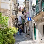 Apartment Palazzo Dama - Live Like A Local In Vecchia Bari