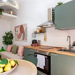 Palazzo Dama - Live Like A Local In Vecchia Apartment Bari