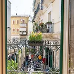 Palazzo Dama - Live Like A Local In Vecchia Apartment